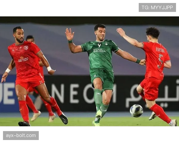 吉达联合争冠能力面临争议，球队表现波动对赛季走势形成制约